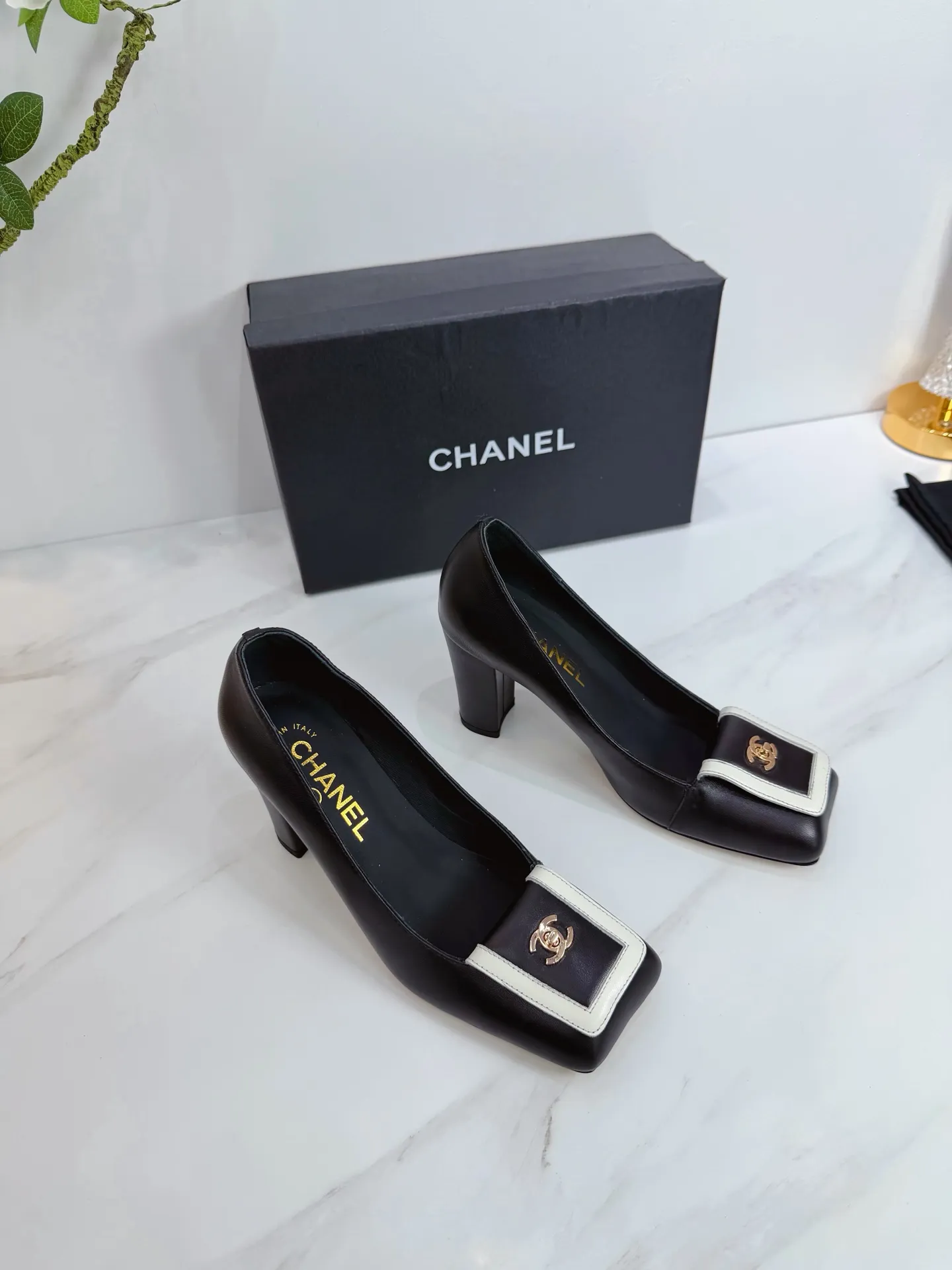 👟👟Ex-factory price 560👟👟 CHANEL 2026 Autumn Martin Boots Single Shoes Sandals Slippers Latest ❤ European Purchasing Agency & Fragrant Grandma’s New Fashion Latest Page 🔛 Small fragrant Martin boots that exude lasting charm ~ The original development supports any comparison in the market 🆚 The so-called smooth and natural lines can restore the original appearance. Many stars have recommended it One of the must-have items in spring. Super comfortable on the feet, really fragrant series... 💝💝💝 1⃣️Fabric: Imported Yangjing 2⃣️Inner: Imported sheepskin 3⃣️Outsole: Imported Italian original original color genuine leather outsole Heel height 8.0 4⃣️Code number: 35 to 39 (customized at 40.41)
